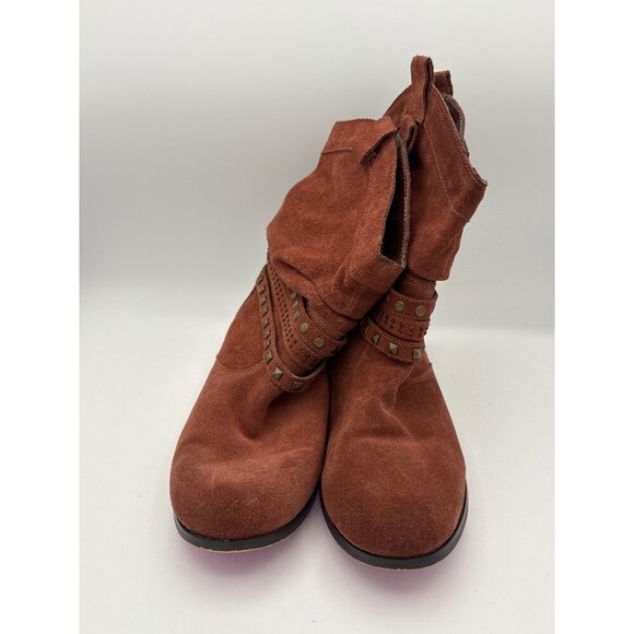 Twiggy London Womens Suede Ankle Boots With Studded Strap Size 7W Rust Color - Picture 2 of 5